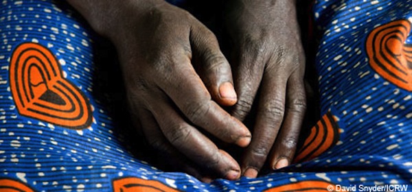 womens-hands-uganda_snyder