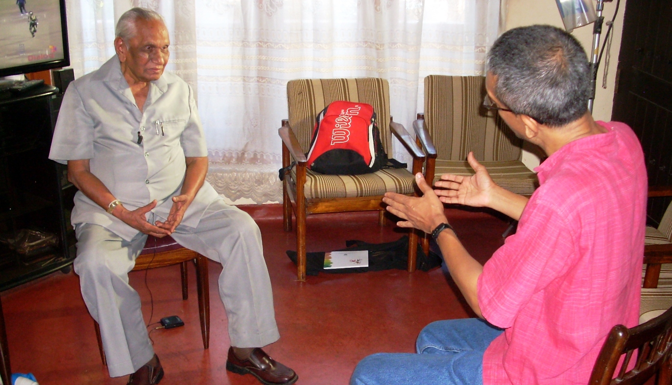 Edwin Ariyadasa (left) in conversation with Nalaka Gunawardene, Oct 2012
