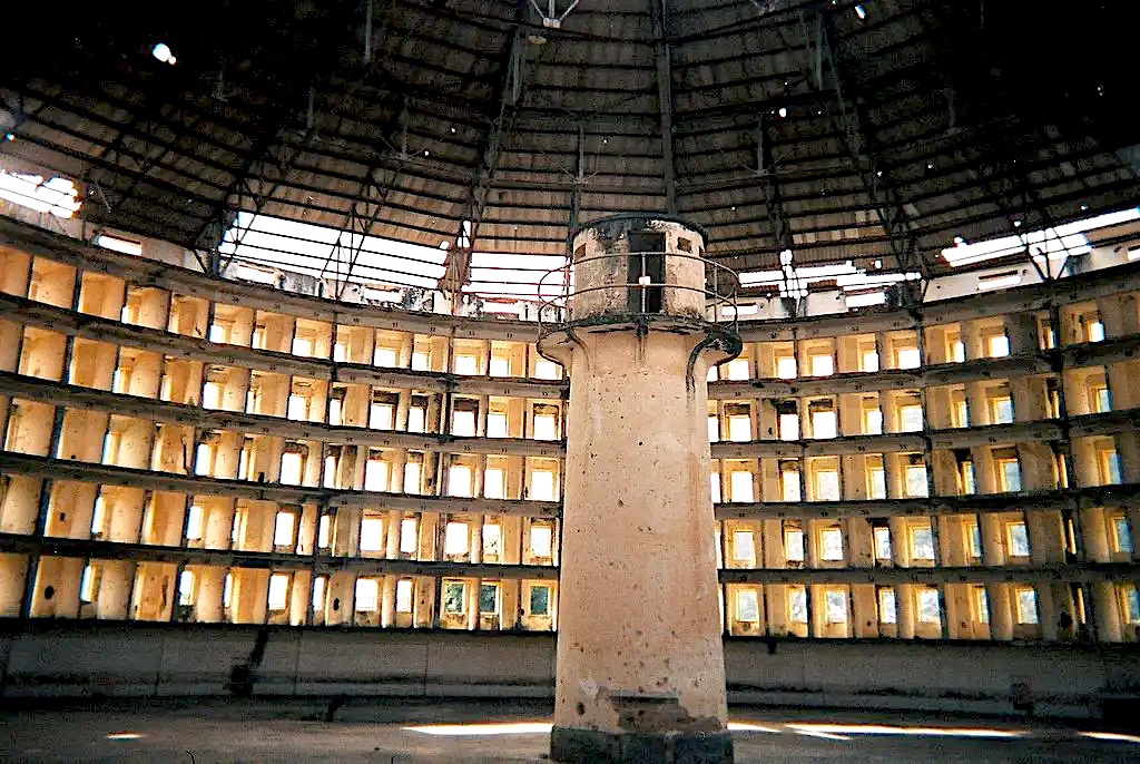 Паноптикум что это такое. Тюрьма Пресидио модело. Паноптикум Иеремии Бентама. Тюрьма Иеремии Бентама паноптикум. Тюрьма Пресидио-модело, Куба.