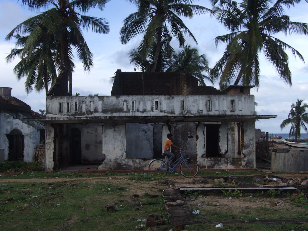 Destroyed buildings in Saainthamaruthu